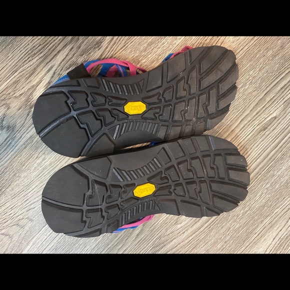 Hot pink and blue Chacos women’s 9 worn once rare - Picture 3 of 4
